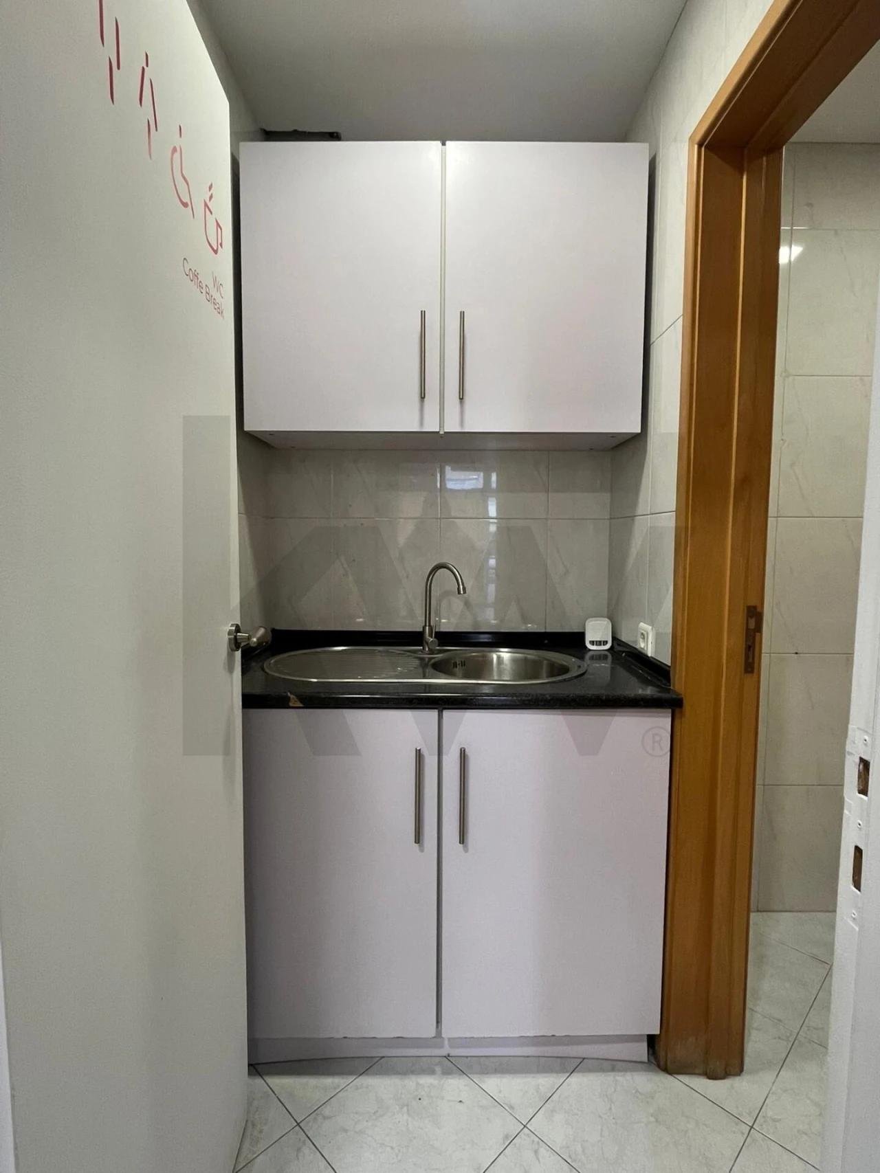 Loja para Arrendamento em Ramalde Foto 9