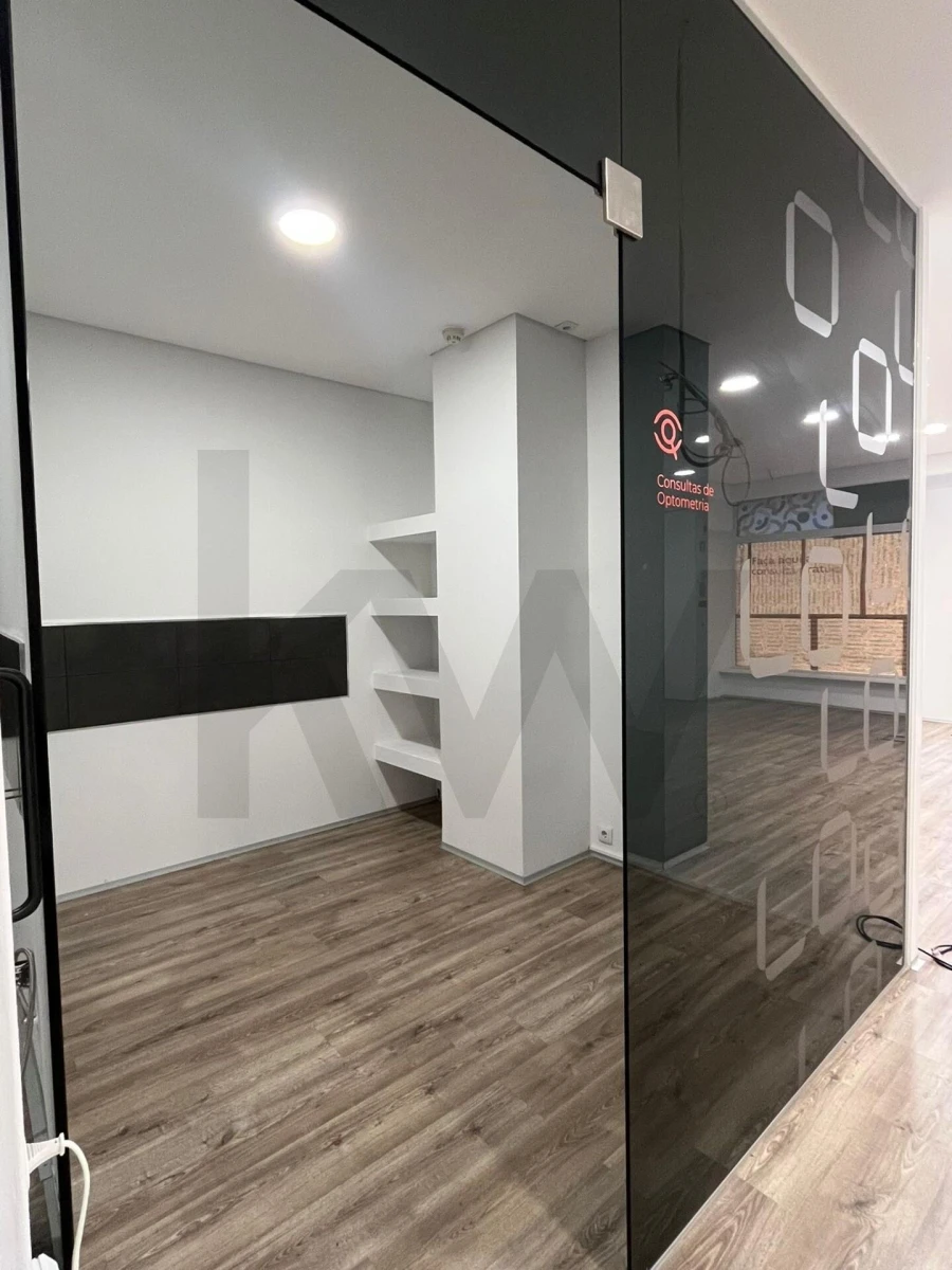 Loja para Arrendamento em Ramalde Foto 12