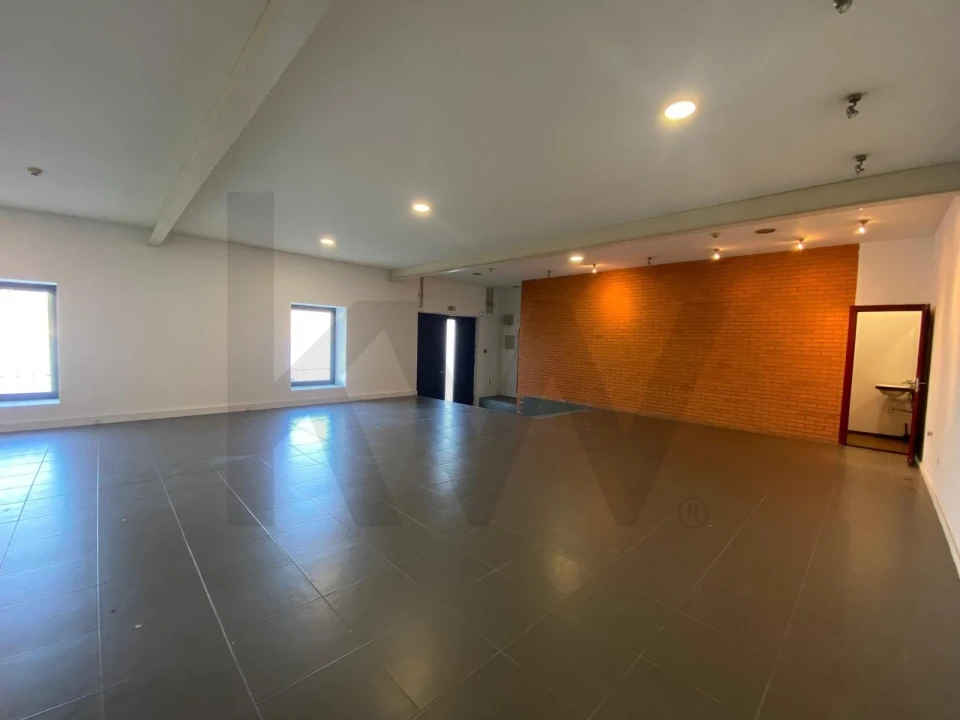 Escritório para Arrendamento em Santa Marinha e São Pedro da Afurada Foto 3