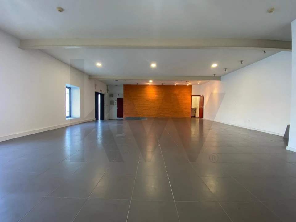 Escritório para Arrendamento em Santa Marinha e São Pedro da Afurada Foto 4