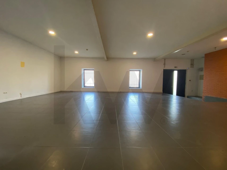 Escritório para Arrendamento em Santa Marinha e São Pedro da Afurada Foto 2