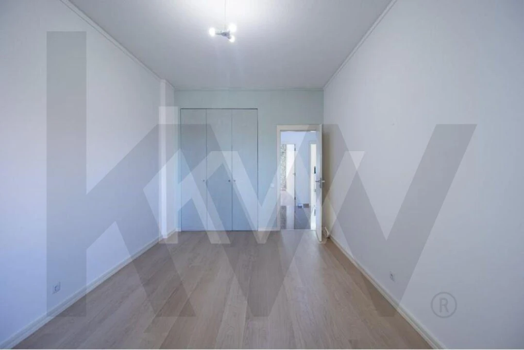 Apartamento T2 para Arrendamento em Areeiro Foto 7