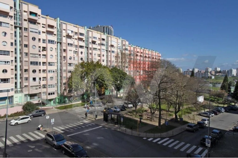 Apartamento T2 para Arrendamento em Areeiro Foto 2