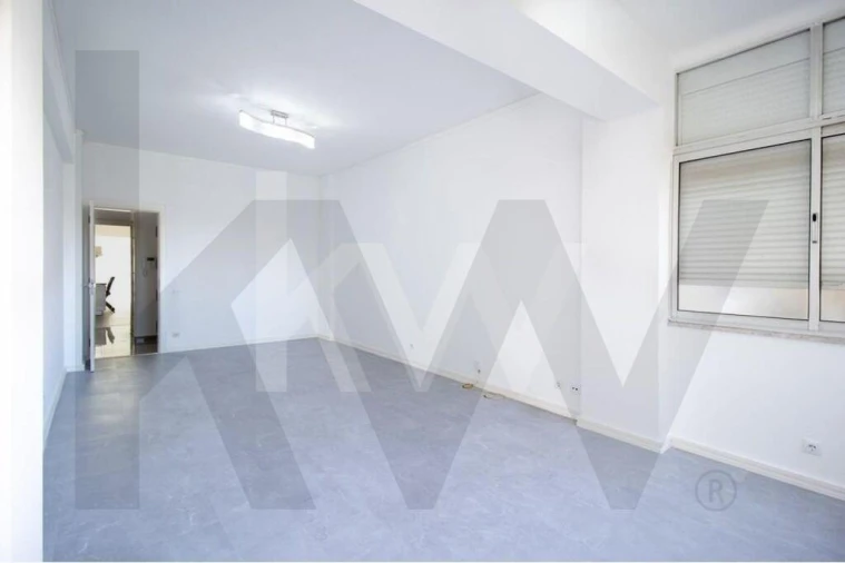 Apartamento T2 para Arrendamento em Areeiro Foto 4