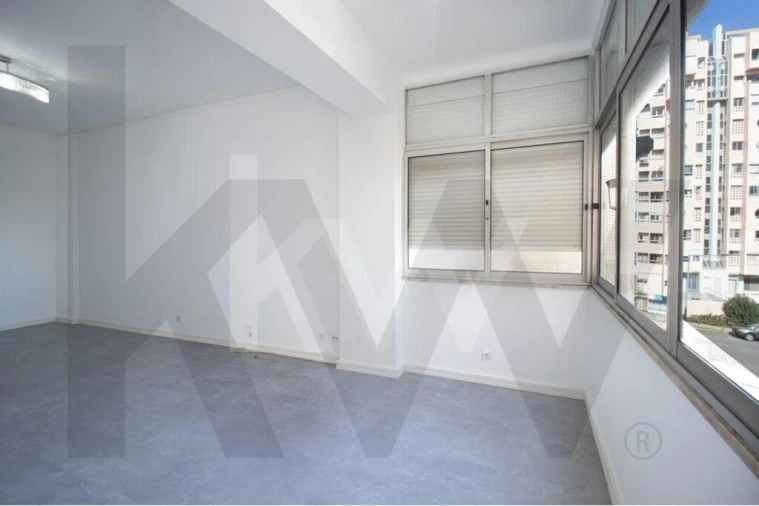 Apartamento T2 para Arrendamento em Areeiro Foto 3