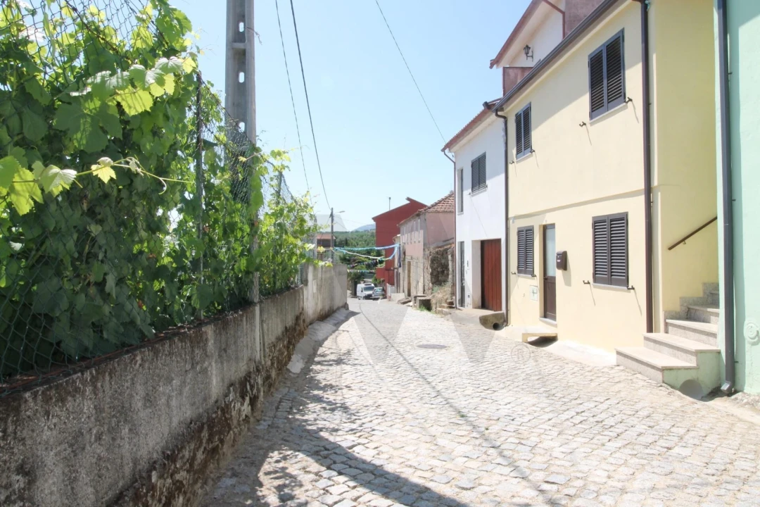 Moradia T2 para Venda em Britiande Foto 3