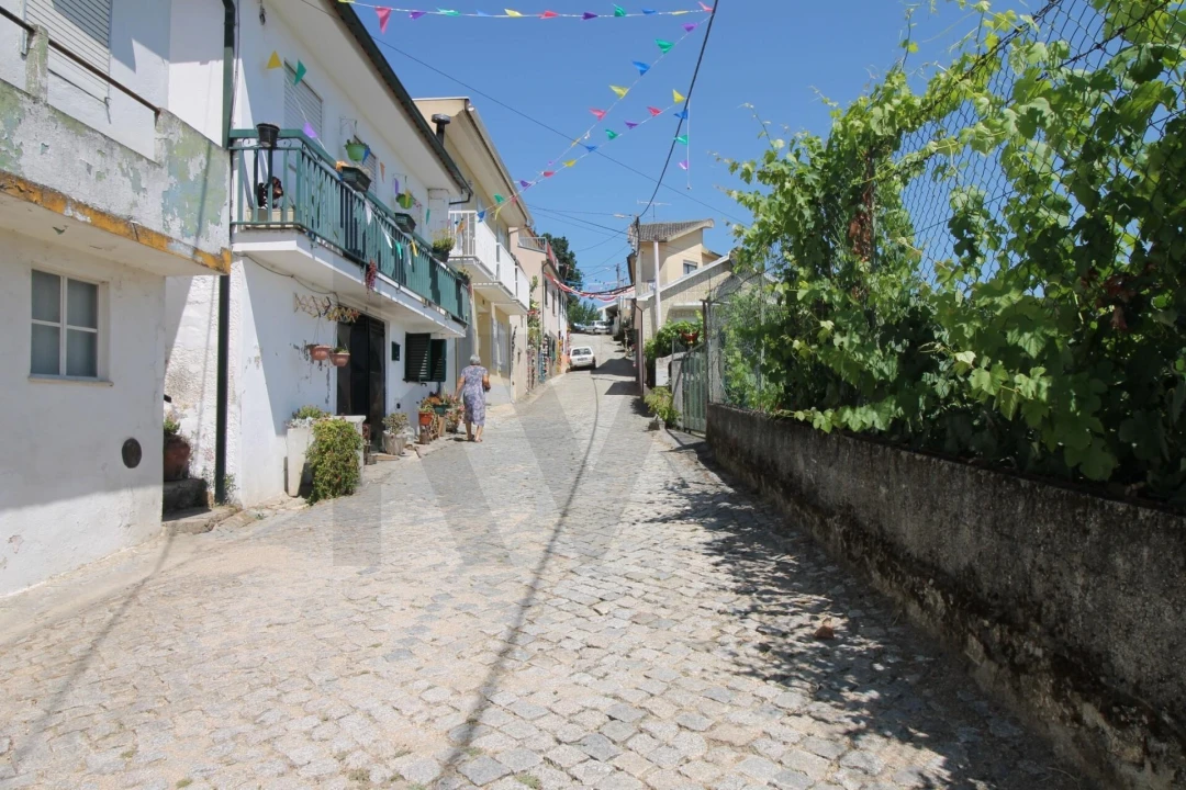 Moradia T2 para Venda em Britiande Foto 2