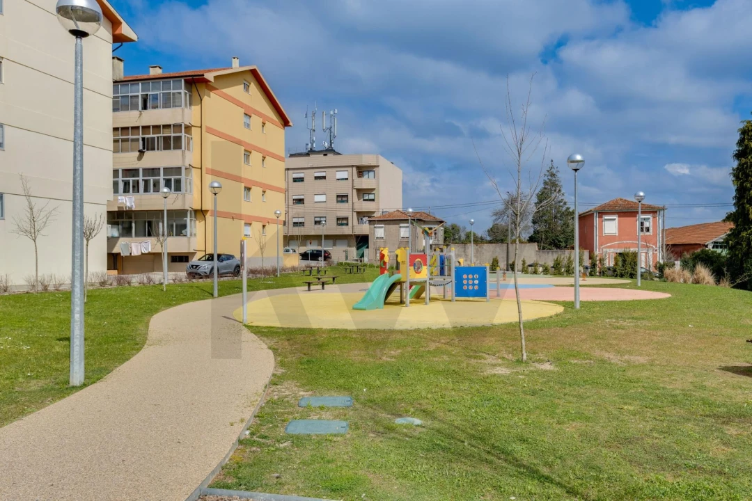 Apartamento T3 para Venda em Oliveira do Douro Foto 37