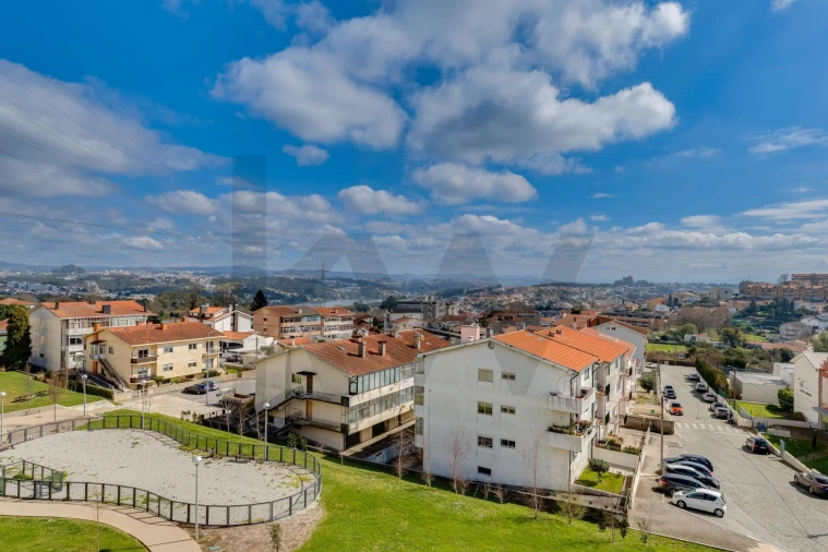 Apartamento T3 para Venda em Oliveira do Douro Foto 5