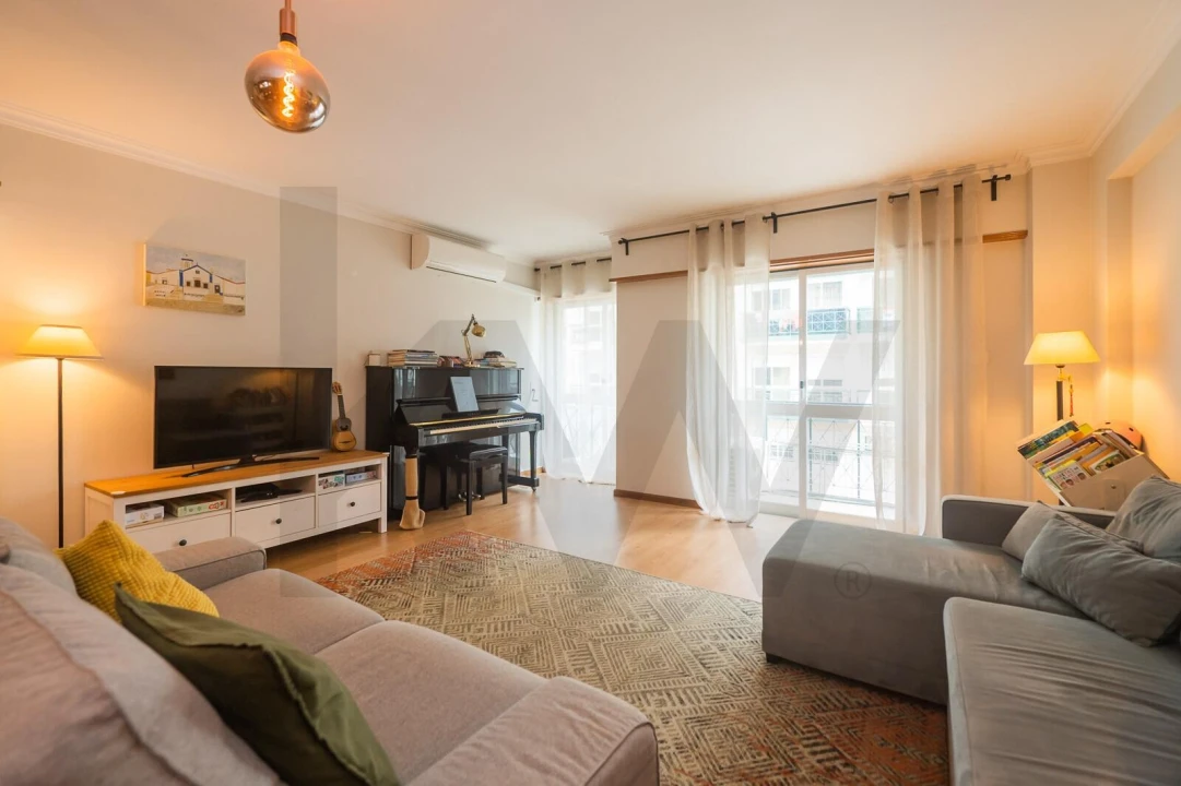 Apartamento T3 para Venda em Queluz e Belas Foto 2