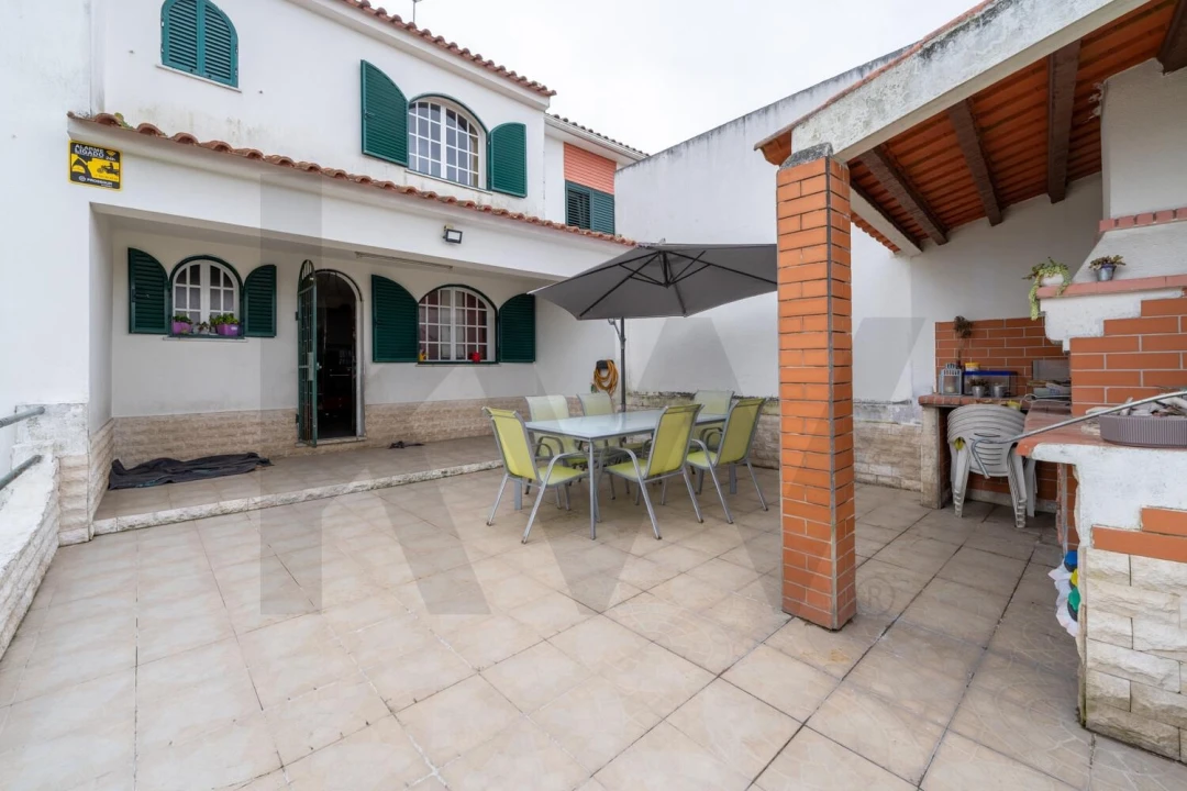 Moradia T5 para Venda em Santo Antonio da Charneca Foto 4