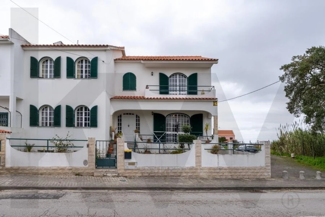 Moradia T5 para Venda em Santo Antonio da Charneca Foto 1