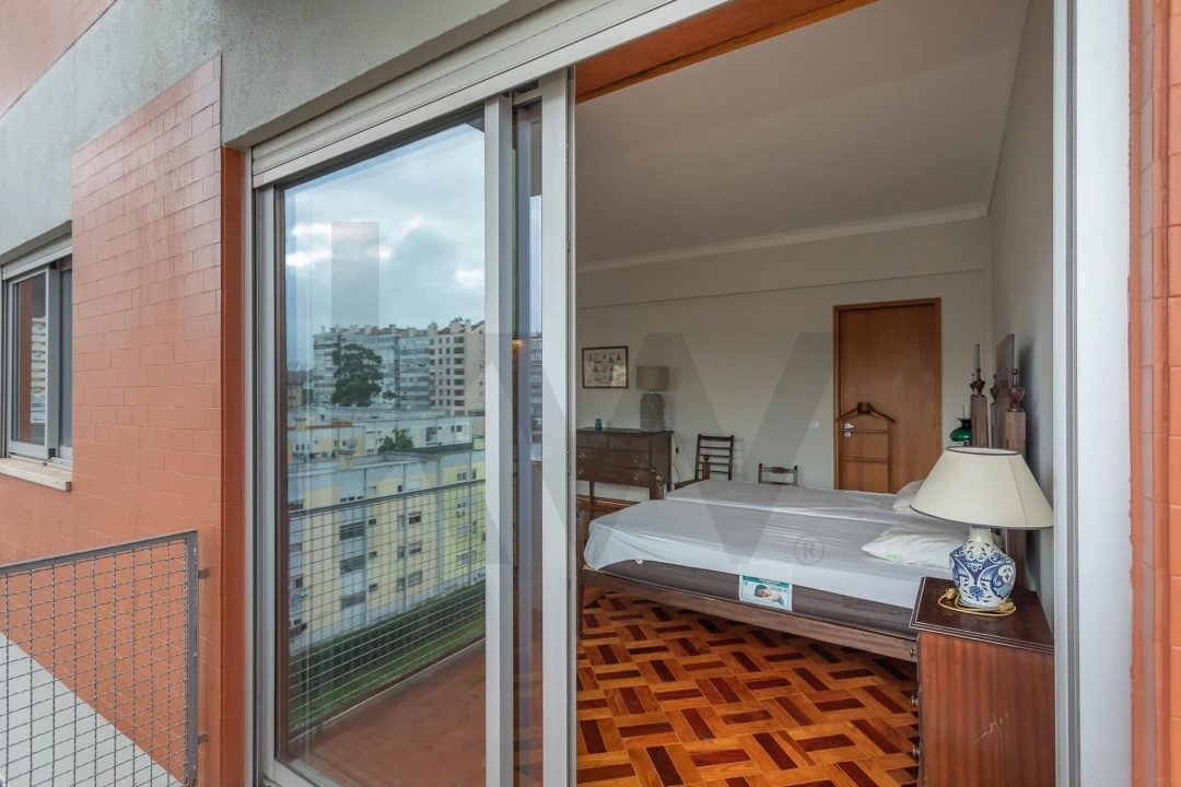 Apartamento T5 para Venda em São Domingos de Benfica Foto 23