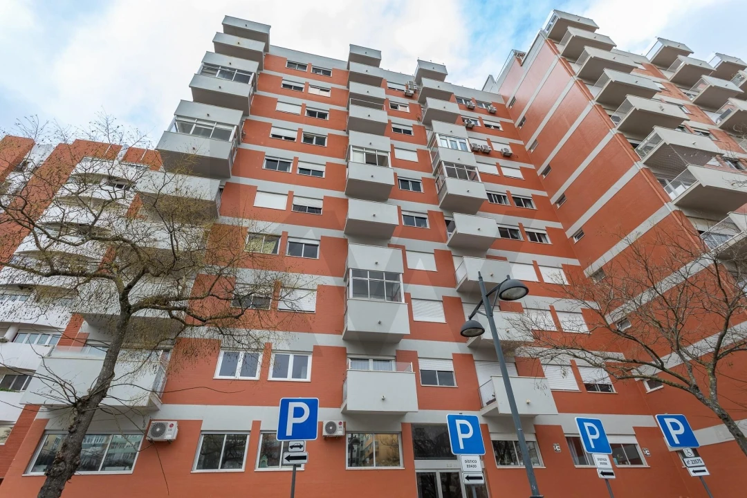 Apartamento T5 para Venda em São Domingos de Benfica Foto 1