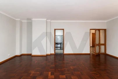 Apartamento T5 para Venda em São Domingos de Benfica