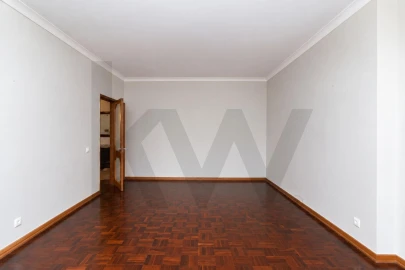 Apartamento T5 para Venda em São Domingos de Benfica