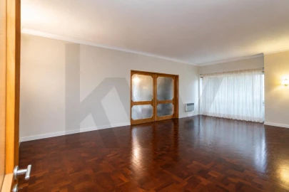 Apartamento T5 para Venda em São Domingos de Benfica