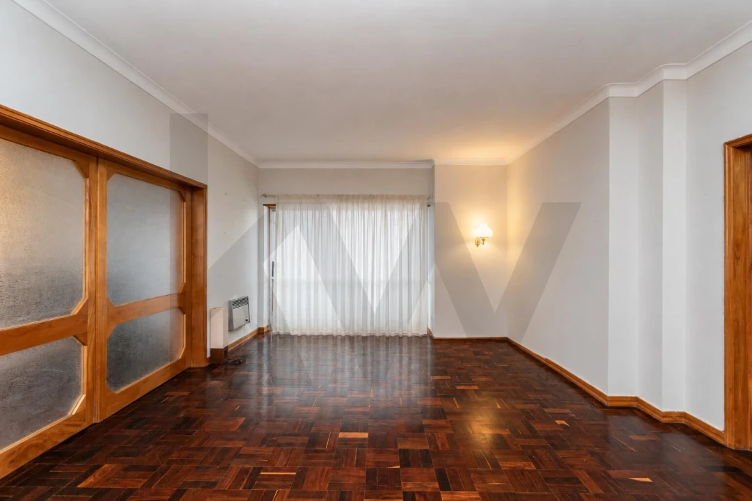 Apartamento T5 para Venda em São Domingos de Benfica Foto 7