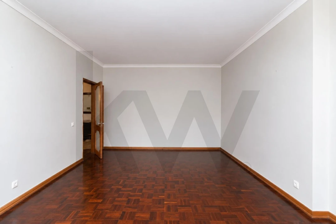 Apartamento T5 para Venda em São Domingos de Benfica Foto 10