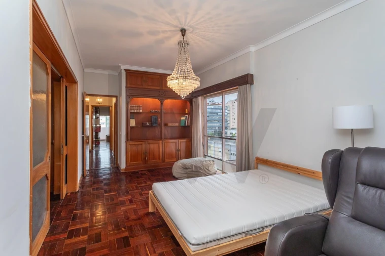 Apartamento T5 para Venda em São Domingos de Benfica Foto 37