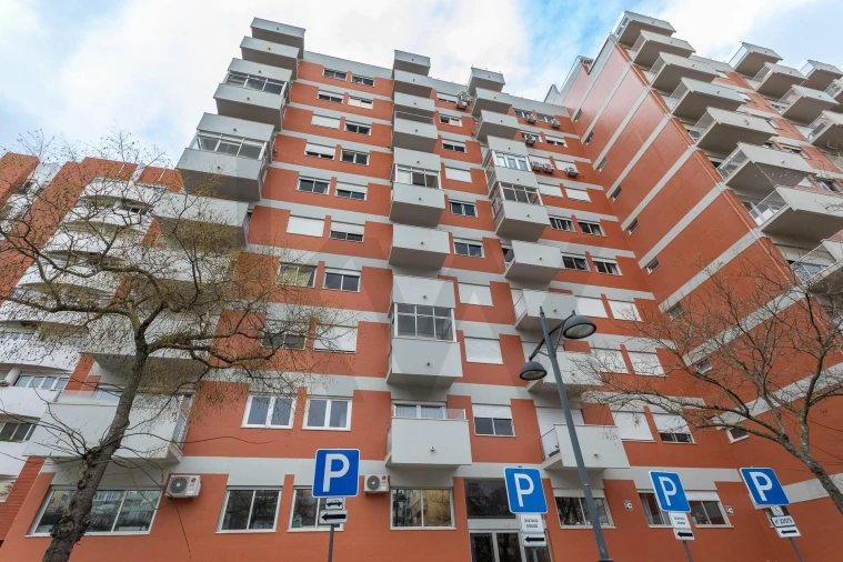 Apartamento T5 para Venda em São Domingos de Benfica Foto 1