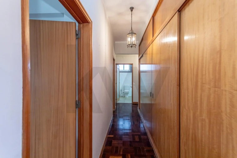 Apartamento T5 para Venda em São Domingos de Benfica Foto 36