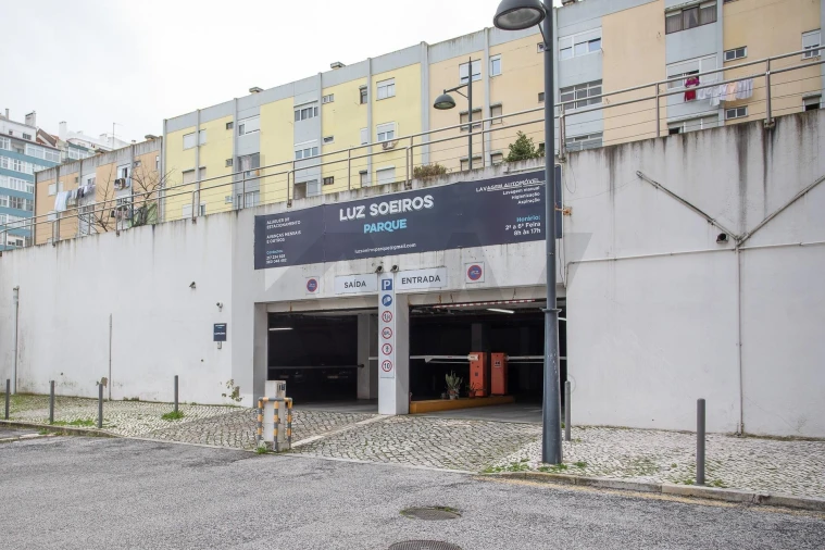 Apartamento T5 para Venda em São Domingos de Benfica Foto 43