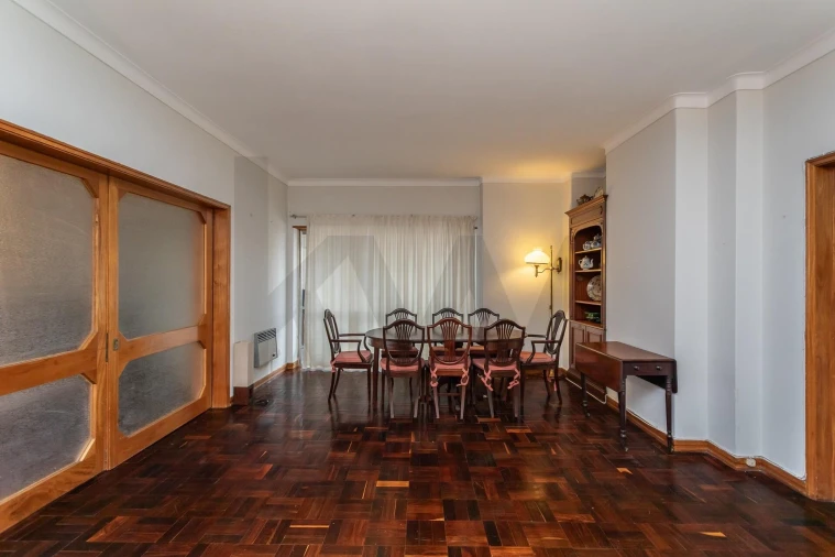 Apartamento T5 para Venda em São Domingos de Benfica Foto 5