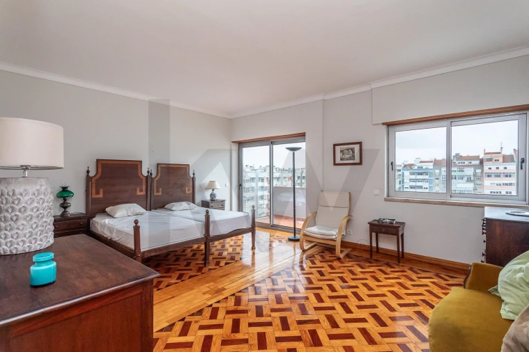 Apartamento T5 para Venda em São Domingos de Benfica Foto 17