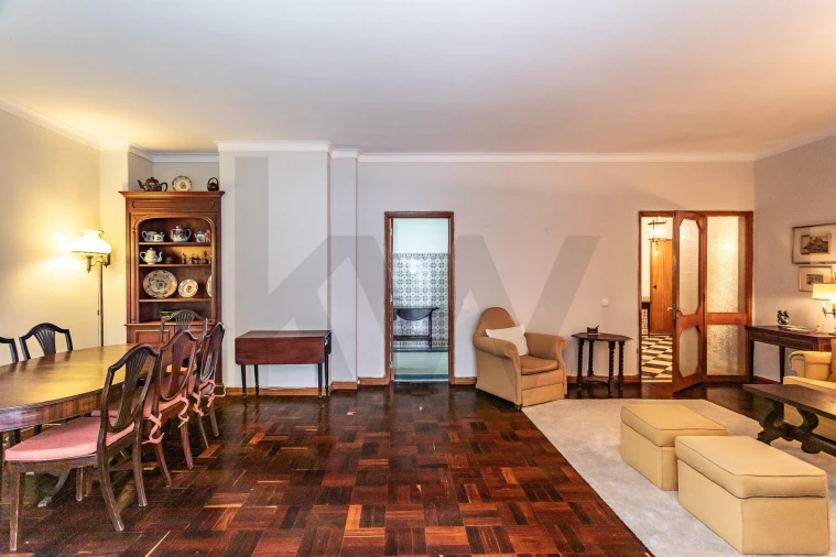 Apartamento T5 para Venda em São Domingos de Benfica Foto 4