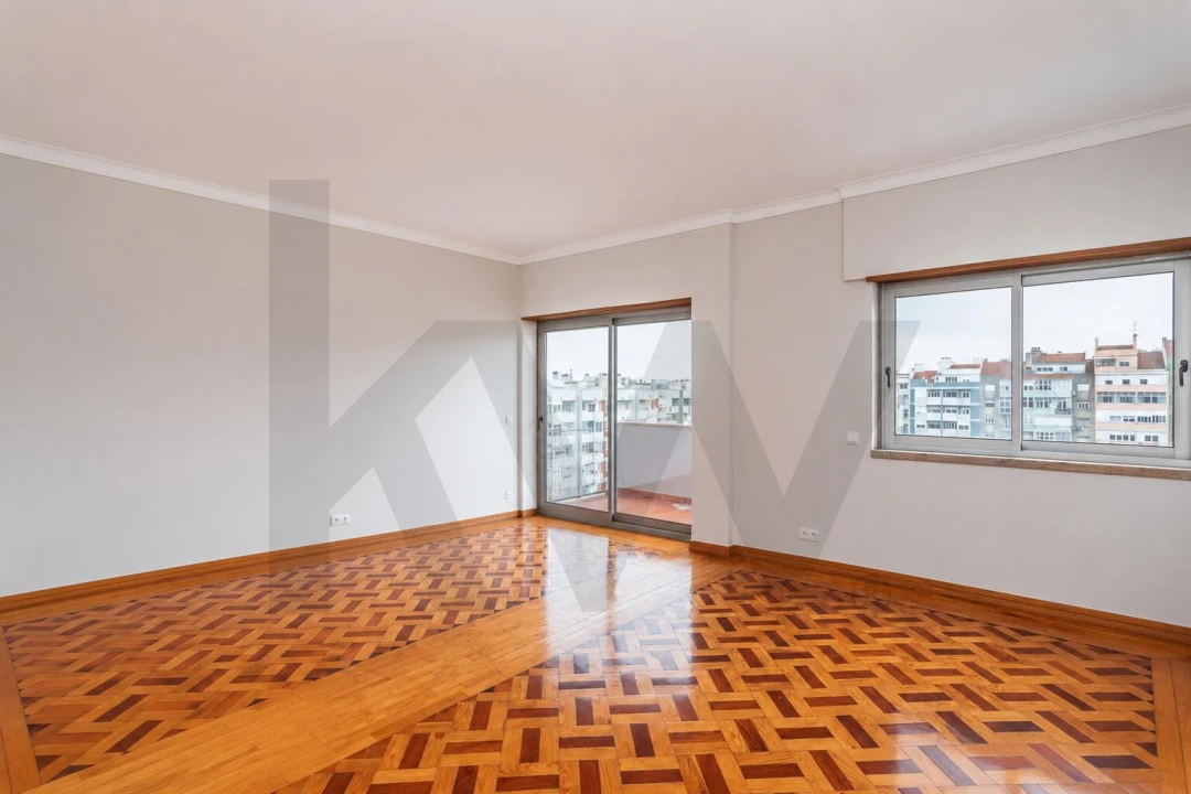 Apartamento T5 para Venda em São Domingos de Benfica Foto 26