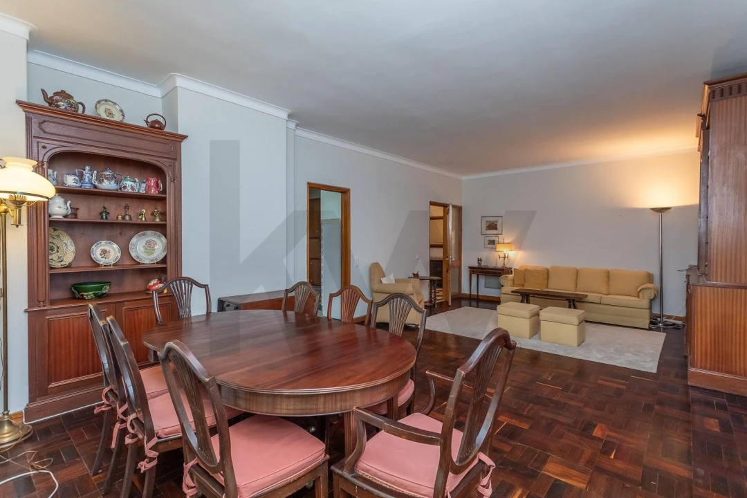 Apartamento T5 para Venda em São Domingos de Benfica Foto 6