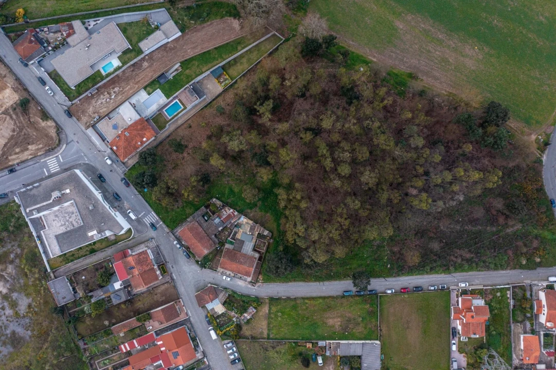 Terreno para Venda em Cidade da Maia Foto 2