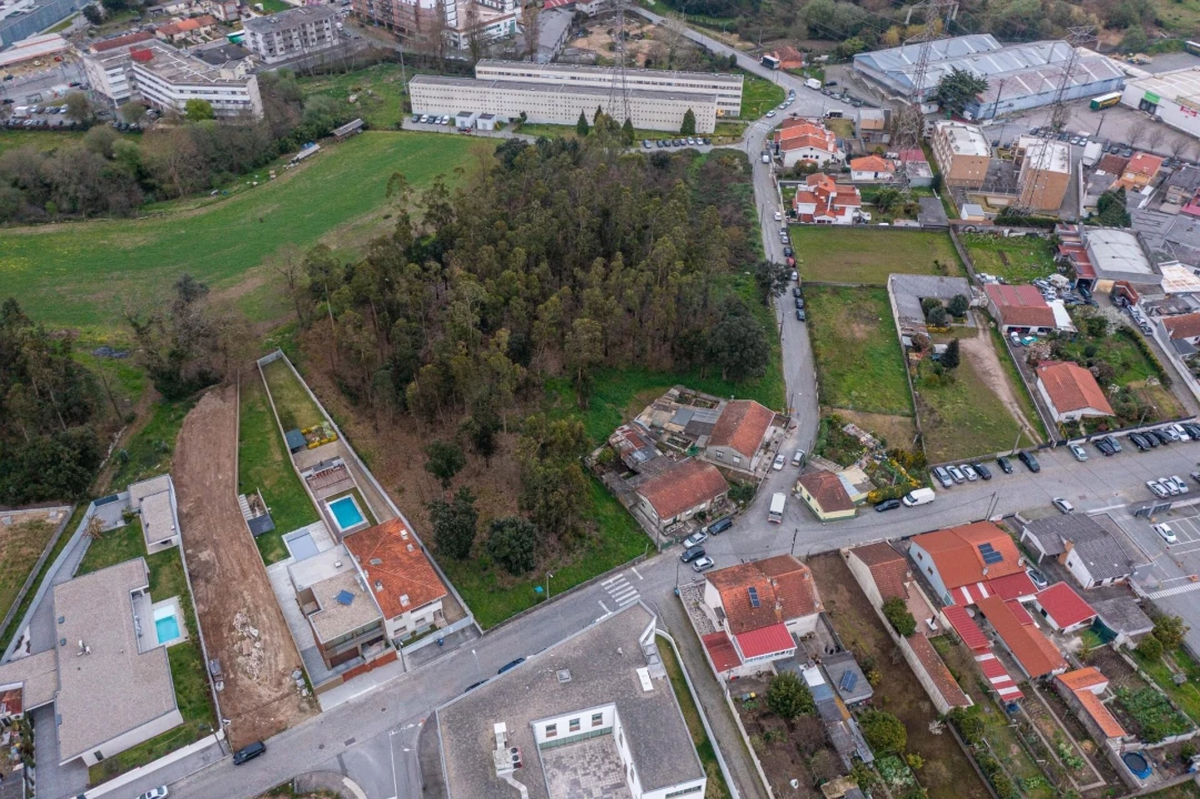 Terreno para Venda em Cidade da Maia Foto 14