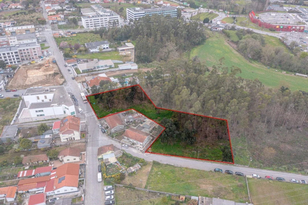Terreno para Venda em Cidade da Maia Foto 9