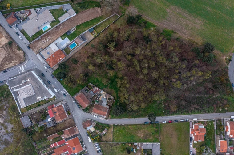 Terreno para Venda em Cidade da Maia Foto 2