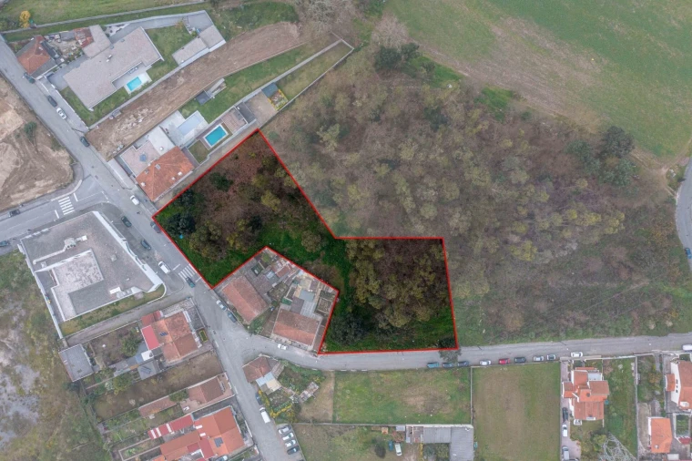 Terreno para Venda em Cidade da Maia Foto 1