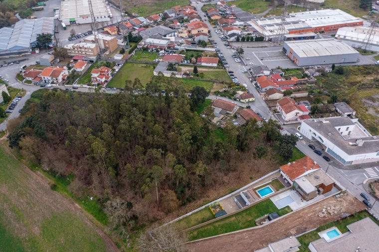 Terreno para Venda em Cidade da Maia Foto 10