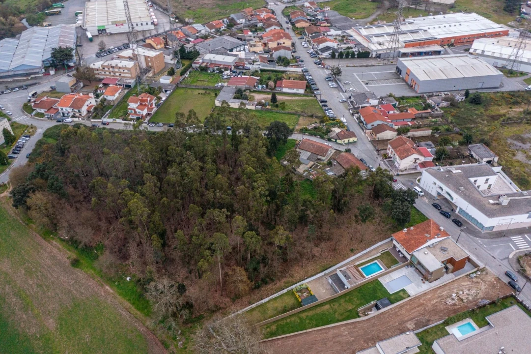 Terreno para Venda em Cidade da Maia Foto 10