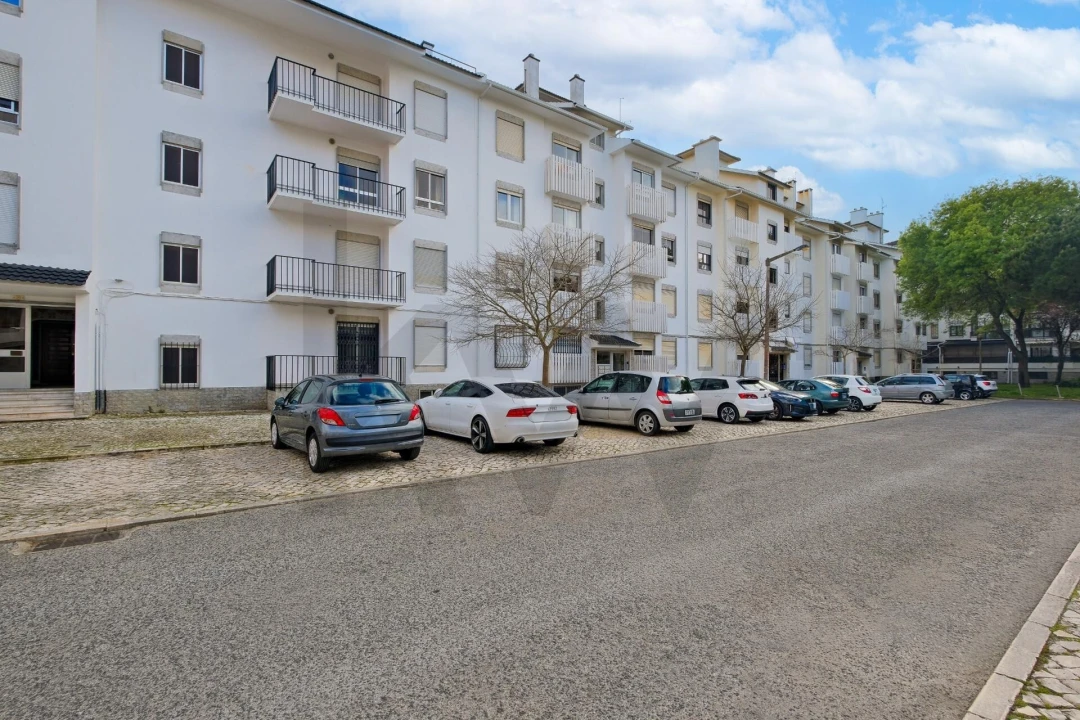 Apartamento T2 para Venda em Carcavelos e Parede Foto 29