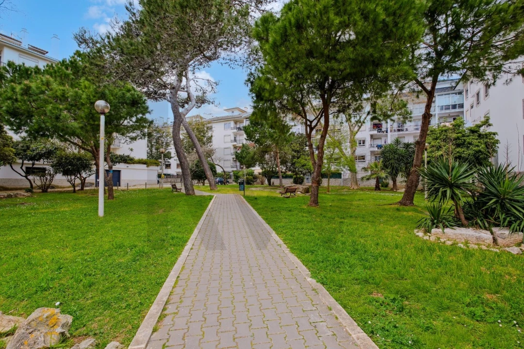 Apartamento T2 para Venda em Carcavelos e Parede Foto 32