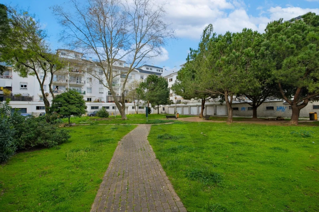 Apartamento T2 para Venda em Carcavelos e Parede Foto 31