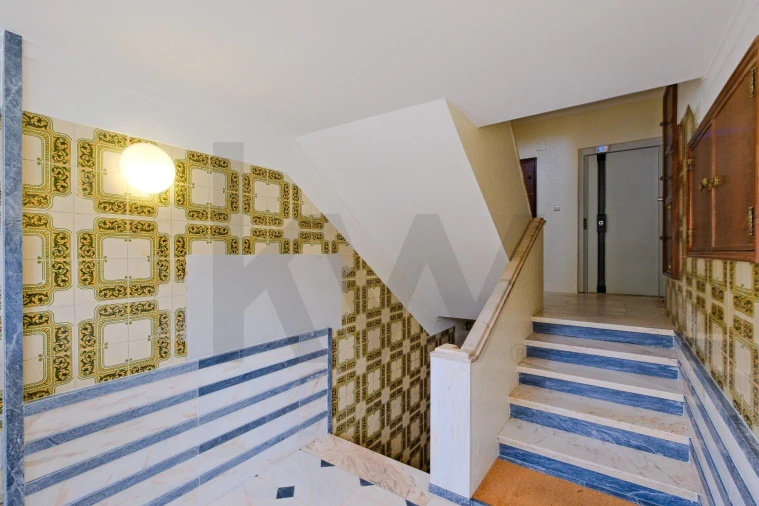 Apartamento T2 para Venda em Carcavelos e Parede Foto 26