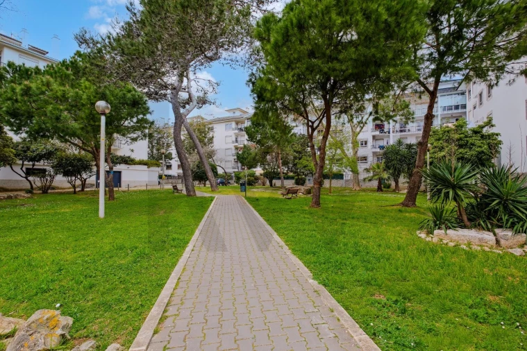 Apartamento T2 para Venda em Carcavelos e Parede Foto 32