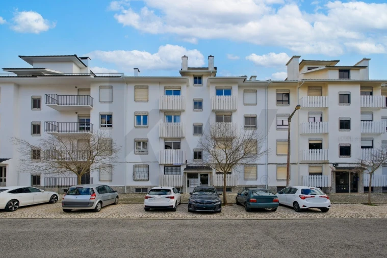 Apartamento T2 para Venda em Carcavelos e Parede Foto 27