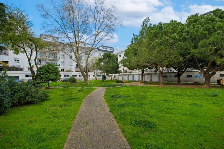 Apartamento T2 para Venda em Carcavelos e Parede Foto 31