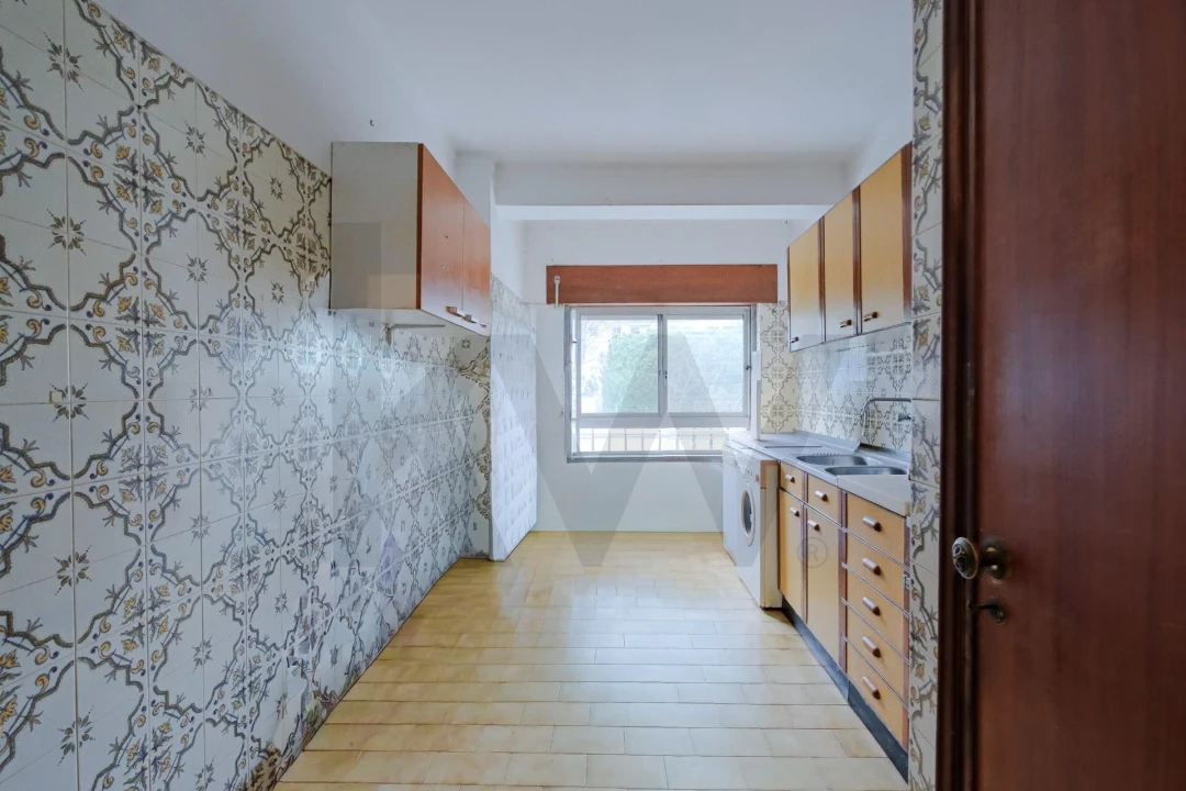 Apartamento T2 para Venda em Carcavelos e Parede Foto 8
