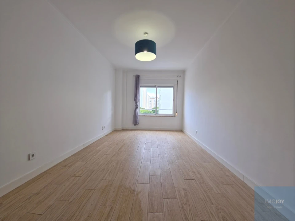 Apartamento T3 para Arrendamento em Carnaxide e Queijas Foto 1