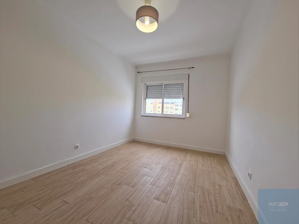 Apartamento T3 para Arrendamento em Carnaxide e Queijas Foto 11