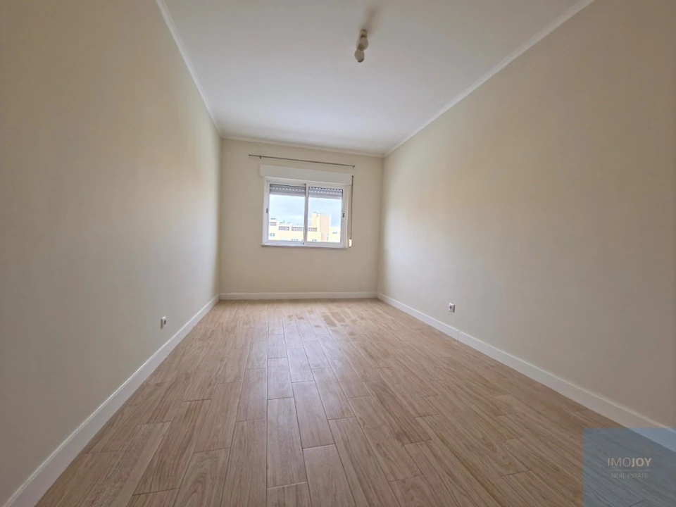 Apartamento T3 para Arrendamento em Carnaxide e Queijas Foto 15